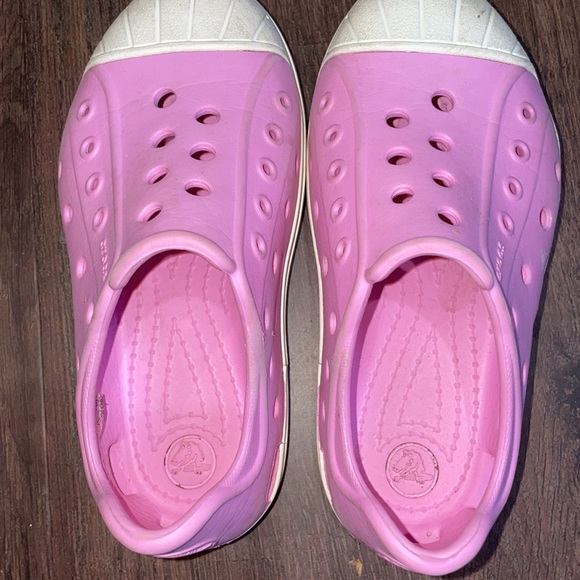 Girl’s Pink Crocs - Picture 3 of 4